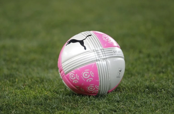 Fréjus-Saint-Raphaël (CFA/4e div.) décroche pour la 1re fois un billet pour les quarts de Coupe de France aux dépens d'Auxerre, 18e de Ligue 2