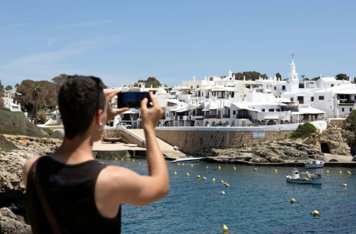 Binibeca, village de pêcheurs, dans la municipalité de Sant Lluis, sur l'île Baléares de Minorque, le 30 mai 2024