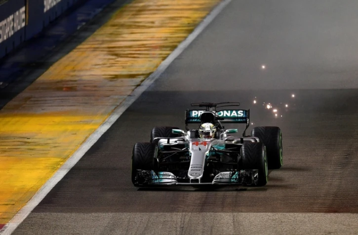 Le Britannique Lewis Hamilton au volant de sa Mercedes lors du GP de Singapour de F1, le 17 septembre 2017 
