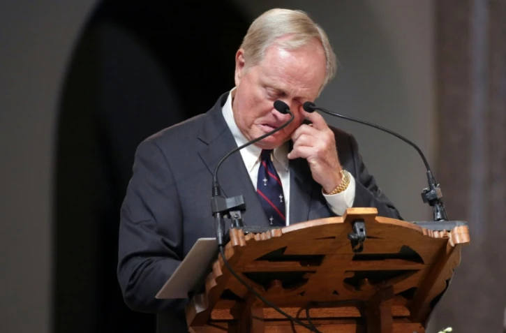 Jack Nicklaus en larmes lors d'un hommage à la légende du golf Arnold Palmer à la Basilique Saint-Vincent de Latrobe en Pennsylvanie, le 4 octobre 2016