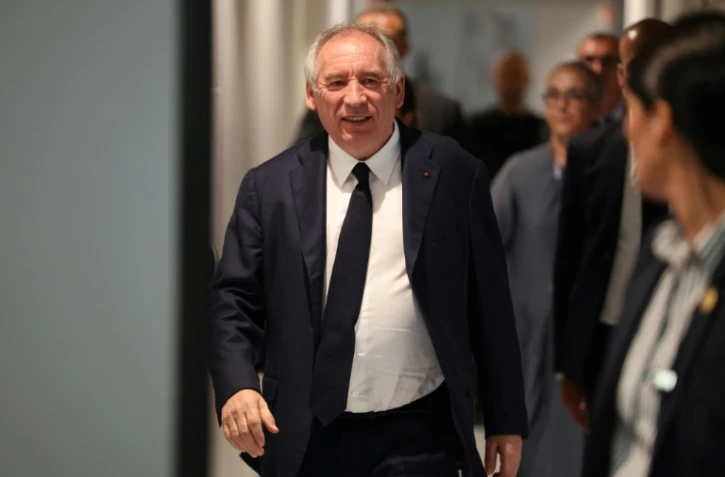 Le Premier ministre de la France, François Bayrou, arrive pour une interview lors du journal télévisé du soir de la chaîne française France 2, à Paris, le 4 septembre 2025