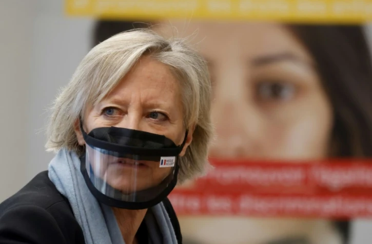 Sophie Cluzel le 12 févier 2021 à Paris, lors d'un déplacement au centre d'appel contre les discriminations