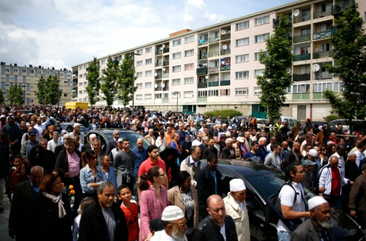 Marche à Mantes-la-Jolie (Yvelines) à l'appel d'associations musulmanes, en solidarité avec la police dont deux fonctionnaires ont été tués le 13 juin à leur domicile par le jihadiste Larossi Abballa, le 19 juin 2016 