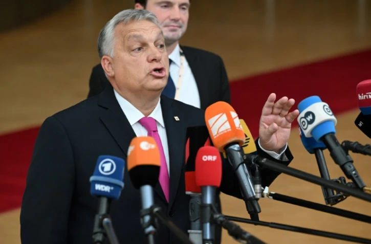 Le Premier ministre hongrois Viktor Orban répond aux questions des journalistes avant un sommet européen à Bruxelles, le 26 octobre 2023
