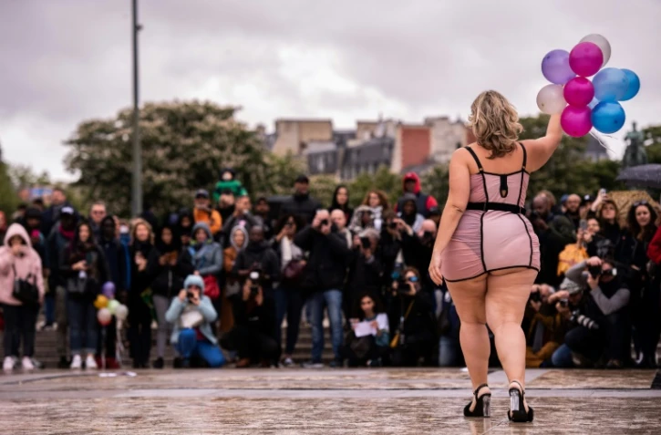 Défilé des mannequins rondes à Trocadéro à Paris, le 28 avril 2019