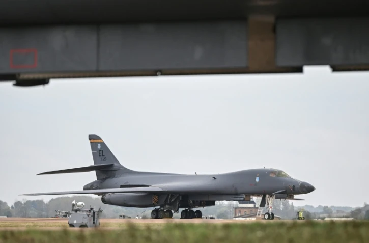 Vue d'un bombardier B-1 Lancer de l'armée américaine, le 27 septembre 2026 sur la base de Fairford au Royaume-Uni