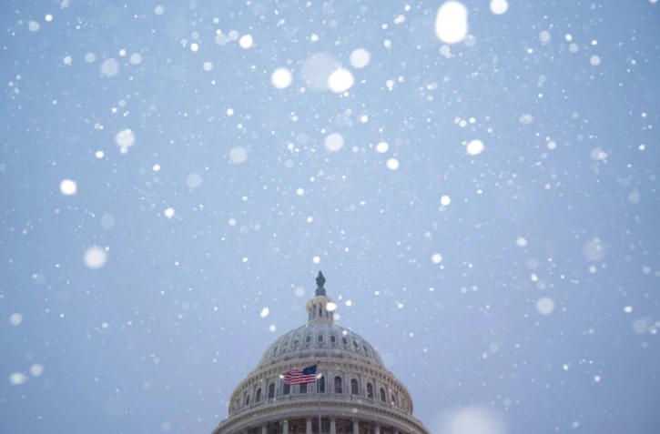 Le dôme du Capitole de Washington sous la neige, le 16 janvier 2022
