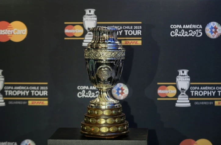 Le trophée de la Copa America exposé au musée El Papalote à Mexico, le 21 mai 2015