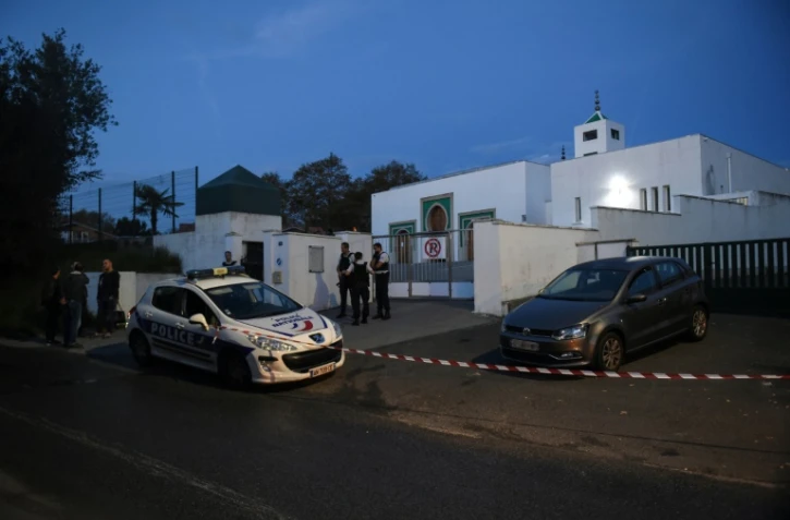 Les abords de la mosquée de Bayonne bouclés par la police pour les besoins de l'enquête sur l'attaque qui a fait deux blessés le 28 octobre 2019