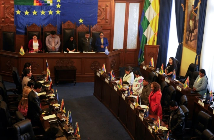 Les sénateurs boliviens observent une minute de silence à l'ouverture d eleurs travaux le 23 novembre 2019 à La Paz