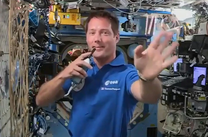 Capture d'écran de l'ESA le 30 avril 2021 de Thomas Pesquet à la Station spatiale internationale