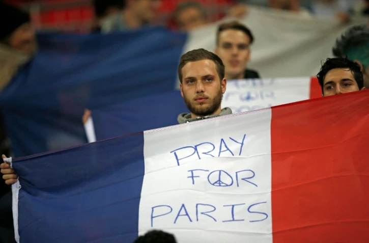 Message de soutien à Paris et la France, le 17 novembre 2015 à Wembley avant Angleterre-France