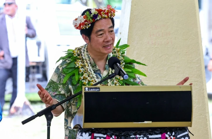 Le président taïwanais Lai Ching-te avant de quitter l'aéroport international de Funafuti, à Vaiaku, Tuvalu, le 4 décembre 2024