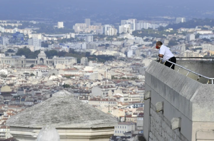 Sur la terrasse de la basilique Notre Dame de la Garde à Marseille, le 1er octobre 2020