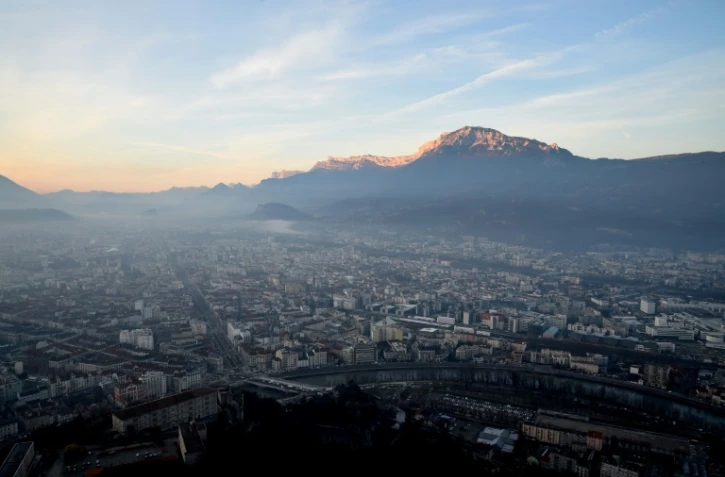 Pic de pollution sans une goutte de pluie à Grenoble, le 13 décembre 2016