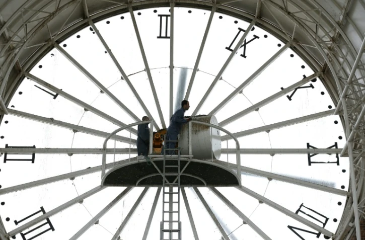 Une heure de (couvre-feu) de plus: la France passe ce week-end à l'heure d'hiver, un changement controversé auquel l'Union européenne a décidé de mettre fin... mais pas avant 2021 au mieux