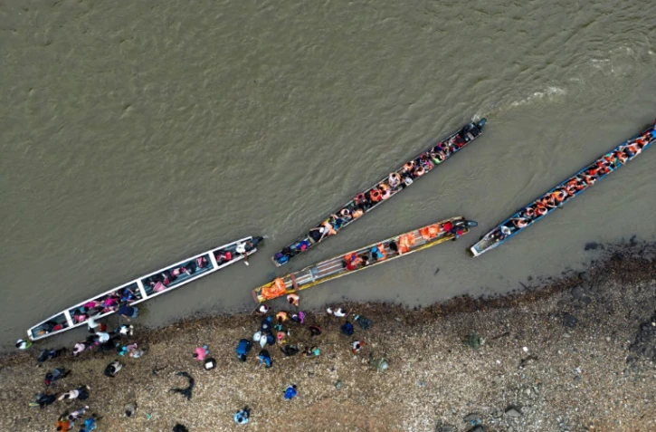 Des migrants à leur arrivée au centre d'accueil temporaire de Lajas Blancas, dans la province de Darien, le 26 septembre 2024 au Panama