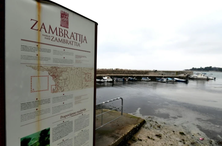 La baie de Zambratija, où un bateau cousu main vieux de 3 000 ans a été découvert, le 11 décembre 2023 sur la côte nord-ouest de la péninsule d'Istrie, en Croatie