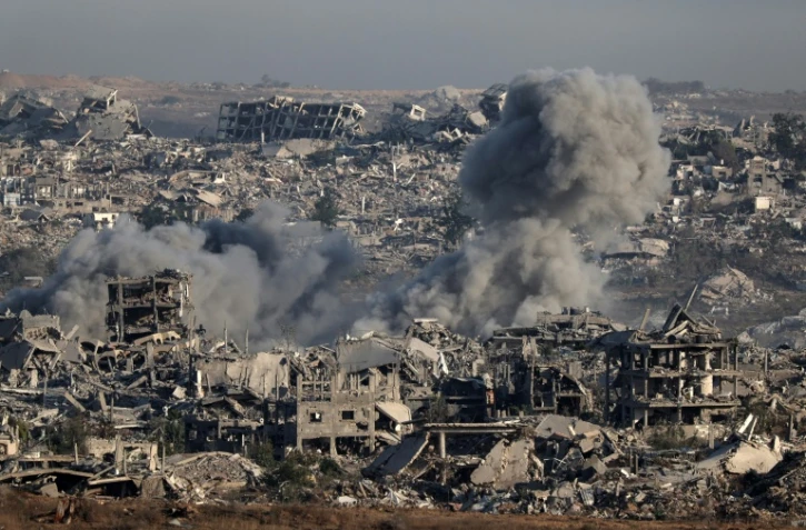 La bande de Gaza détruite vue depuis Israël, le 17 juillet 2025