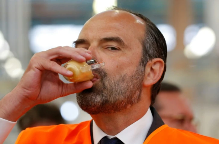 Le Premier ministre Edouard Philippe pendant une visite Ă l'usine Seb de Mayenne (Mayenne), le 23 avril 2018