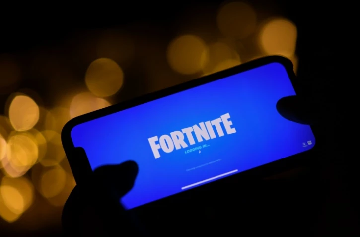 Le logo de Fortnite sur un téléphone portable, à Los Angeles, le 14 août 2020