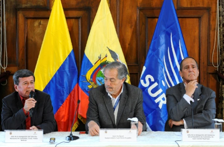 Pablo Beltran, Juan Meriguet, représentant du gouvernement équatorien, et Juan Camilo Restrepo à Quito en Equateur, le 16 février 2017