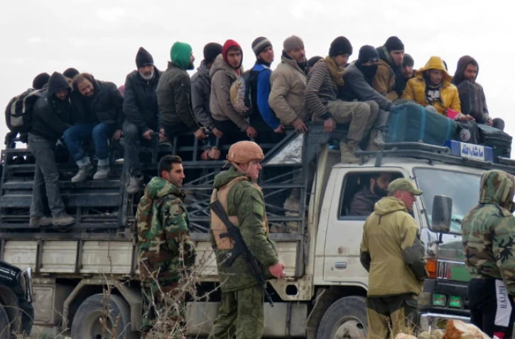 Des civils évacués des quartiers rebelles d'Alep, en Syrie, le 16 décembre 2016
