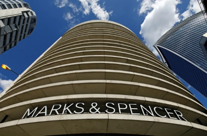 Marks and Spencer va supprimer 7.000 emplois au cours des trois prochains mois en raison de l'impact de la pandémie et d'une baisse de fréquentation des magasins