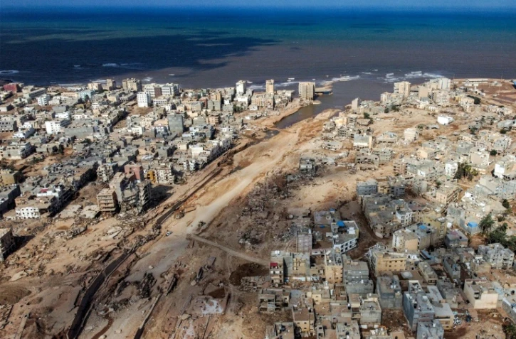 Vue aérienne de la ville de Derna, dans l'est de la Libye, dévastée par des inondations, le 18 septembre 2023