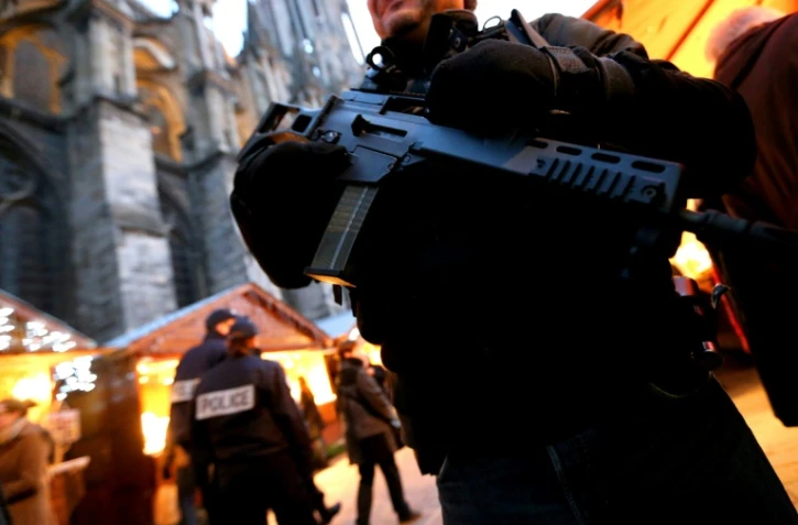 Policiers déployés sur le marché de Noël le 20 décembre 2016 à Strasbourg