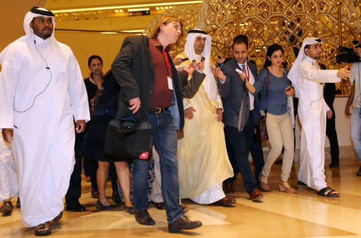 Le ministre koweitien des Finances et du pétrole Anas al-Saleh (c) à la réunion des pays producteurs (OPEP) à Doha le 17 avril 2017