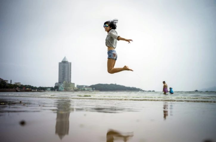 Les associations féministes françaises, s'inspirant d'autres pays, s'attaquent aux rébarbatifs sujets fiscaux, non sans embarrasser les responsables politiques