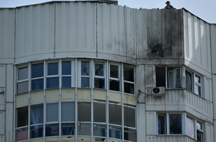 Vue d'un immeuble endommagé après une attaque de drones à Moscou, le 30 mai 2023