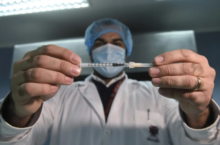 Un médecin de l'hôpital Sao Joao à Porto (Portugal), où les premières doses du vaccin contre le Covid-19 sont arrivées, le 26 décembre 2020