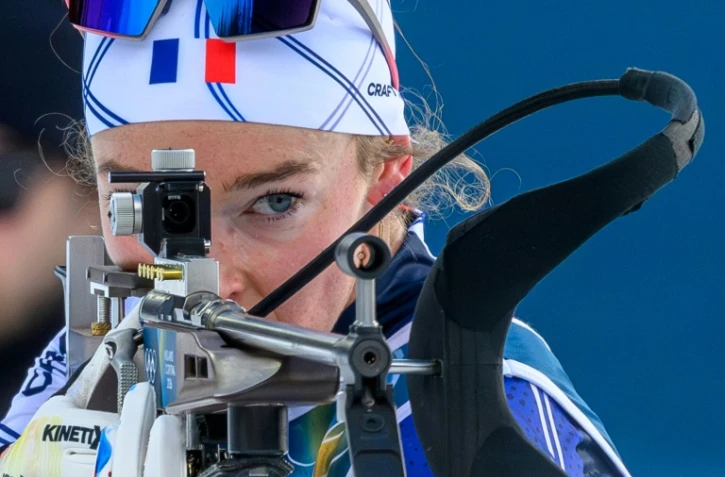 Lou Jeanmonnot participe au relais mixte 4 x 6km de biathlon, le 8 février 2026 à Anterselva en Italie