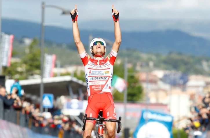 L'Italienb Fausto Masnada franchit la ligne en vainqueur lors de la 6e étape du Giro, le 16 mai 2019 à San Giovanni Rotondo