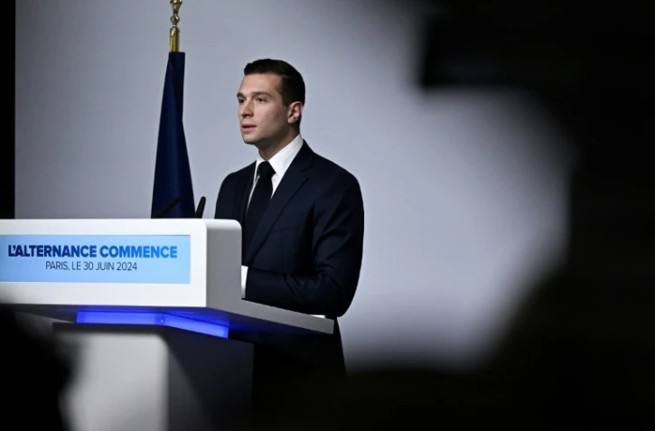 Jordan Bardella, président du Rassemblement national (RN), fait une déclaration après les résultats du 1er tour des législatives, le 30 juin 2024 à Paris