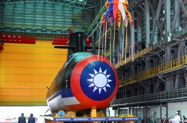 Le sous-marin taïwanais "Narwhal", le premier de fabrication nationale, dévoilé lors d'une cérémonie à la société de construction navale CSBC Corporation, le 28 septembre 2023 à Kaohsiung