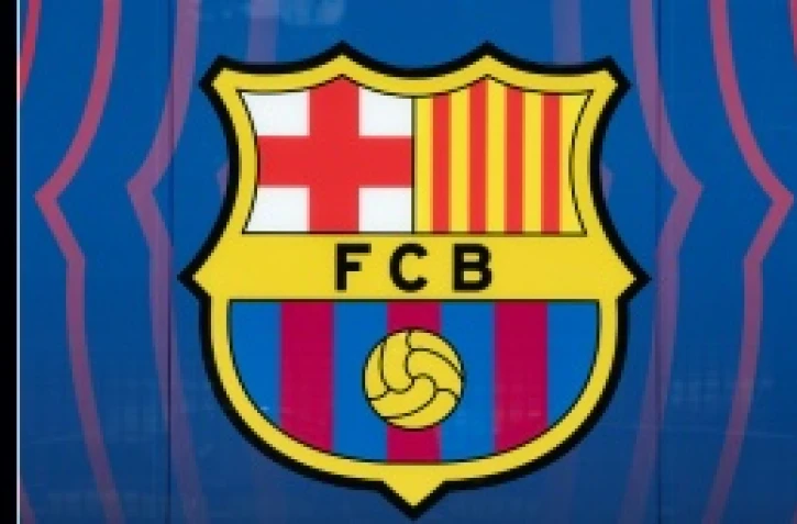 (g à d) Combophoto des logos des clubs défendant le bien-fondé de la Super Ligue: Juventus de Turin, FC Barcelone et Real Madrid, le 8 mai 2021
