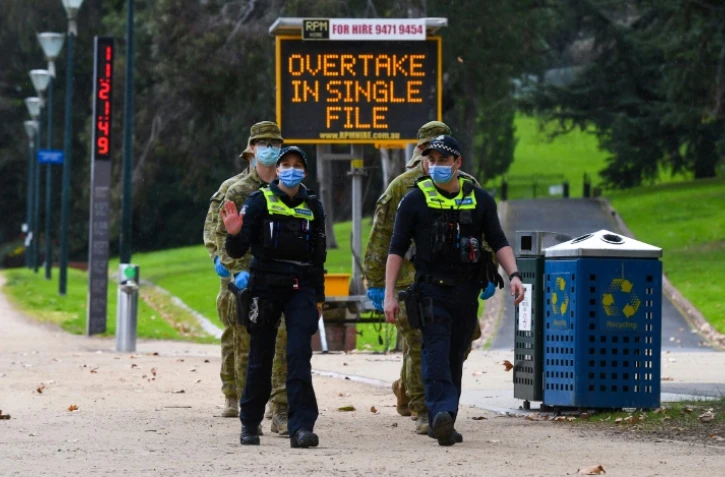 Patrouille dans un parc à Melbourne, le 4 août 2020