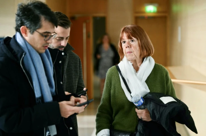 Gisèle Pelicot avec ses avocats au tribunal d'Avignon, le 12 décembre 2024