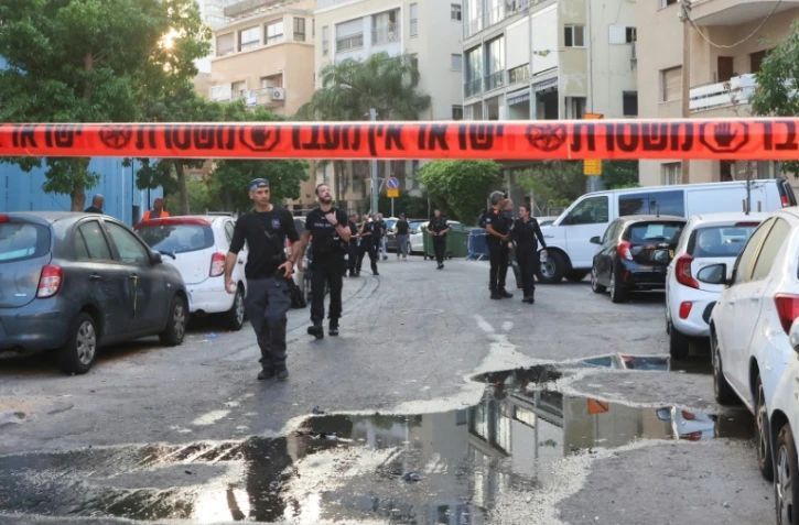 Des policiers israéliens sur les lieux d'une explosion à Tel-Aviv, le 19 juillet 2024