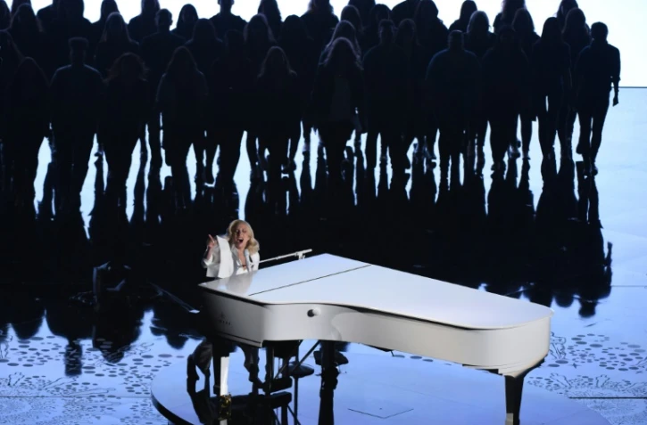 La chanteuse Lady Gaga sur la scène des Oscars, le 28 février 2016 à Hollywood en Californie