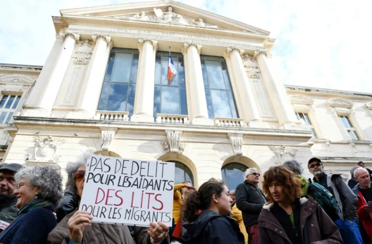 Manifestation devant le tribunal de Nice avant le procès d'un chercheur et d'un agriculteur qui ont aidé des migrants, le 23 novembre 2016 