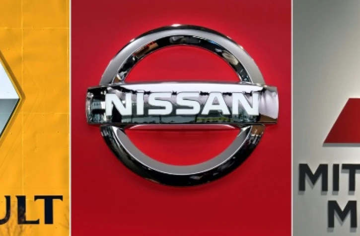 Combo des logos de Renault SA, Nissan Motor et Mitsubishi Motors  réalisé à Tokyo le 23 novembre 2018