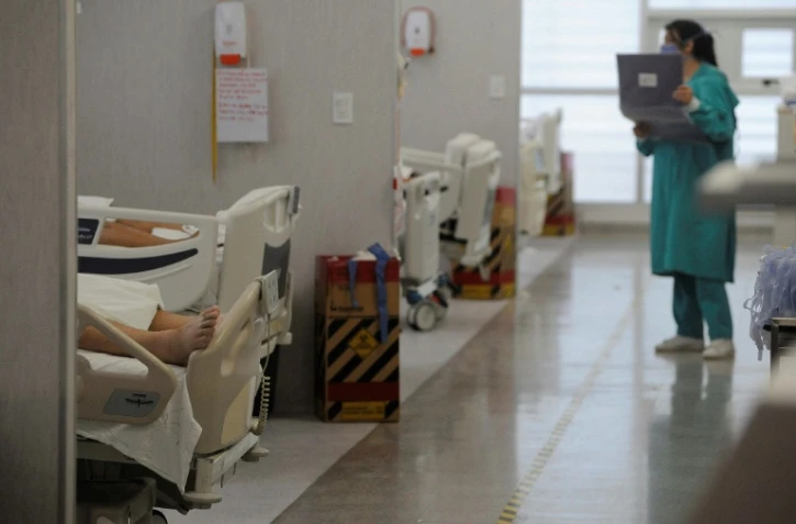 Des patients atteints du coronavirus dans l'unité de soins intensifs de l'hôpital de Mendoza, en Argentine, le 6 novembre 2020
