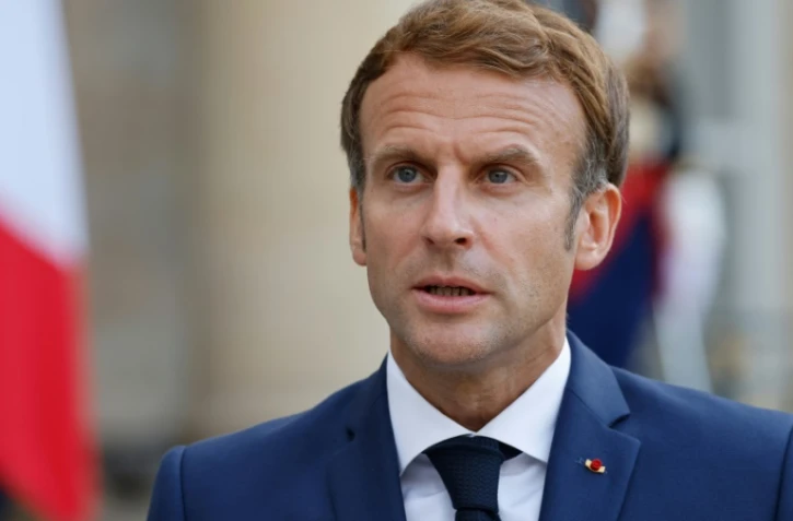 Le président Emmanuel Macron sur le perron de l'Elysée, le 16 septembre 2021 à Paris