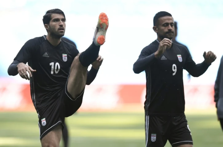 L'attaquant de l'Iran Karim Ansari Fard (à g.) et le milieu de terrain Omid Ebrahimi pendant un entraînement au stade de Saint-Pétersbourg, le 14 juin 2018