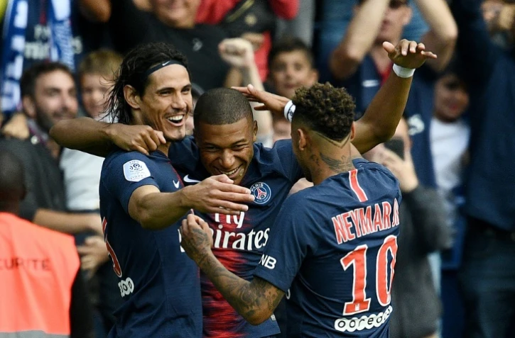 Cavani (g) Mbappé (c) et Neymar (d) buteurs lors de la victoire face à Angers 3-1 en 3e journée de L1