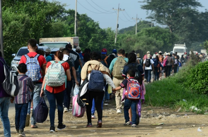 Des migrants du Honduras se dirigent vers Agua Caliente, à la frontière avec le Guatemala, à destination des Etats-Unis, le 15 janvier 2021